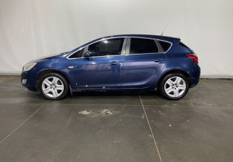 Подержанный автомобиль Opel Astra Hatchback 2011 года (8 фото)