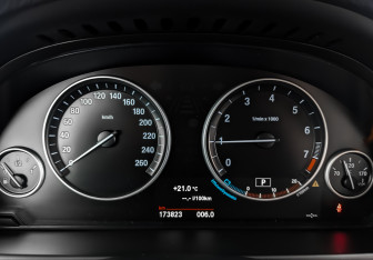 Подержанный автомобиль BMW X5 2014 года (16 фото)