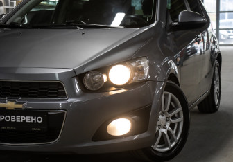 Подержанный автомобиль Chevrolet Aveo Hatchback 2013 года (19 фото)