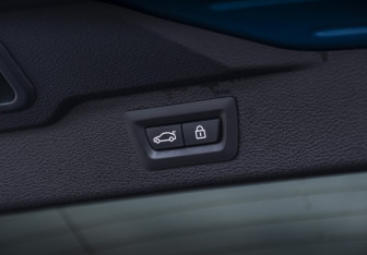 Подержанный автомобиль BMW X5 M 2015 года (22 фото)