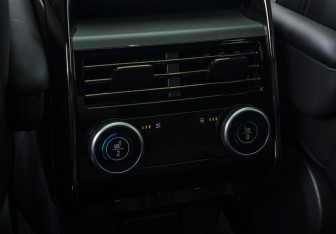 Подержанный автомобиль Land Rover Range Rover Sport 2025 года (30 фото)
