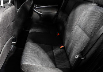 Подержанный автомобиль Ford Focus Sedan 2005 года (12 фото)