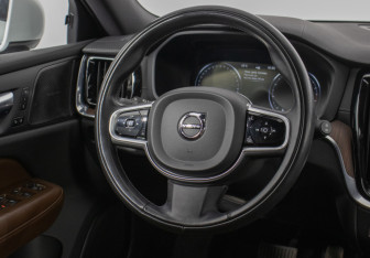 Подержанный автомобиль Volvo V60 Cross Country 2021 года (15 фото)
