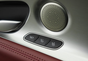 Подержанный автомобиль Kia Stinger 2023 года (19 фото)