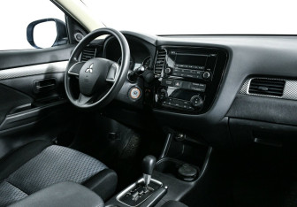 Подержанный автомобиль Mitsubishi Outlander 2012 года (9 фото)
