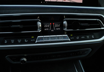 Подержанный автомобиль BMW X7 2020 года (20 фото)