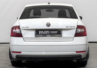 Подержанный автомобиль Skoda Octavia Liftback 2018 года (6 фото)