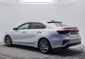 Подержанный автомобиль Kia Cerato Sedan 2020 года (3 фото)