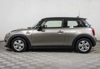 Подержанный автомобиль MINI Hatch 2019 года (8 фото)