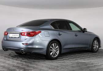 Подержанный автомобиль Infiniti Q50 2014 года (4 фото)