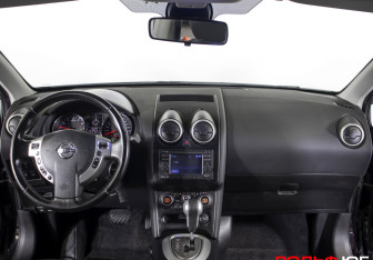 Подержанный автомобиль Nissan Qashqai 2010 года (12 фото)