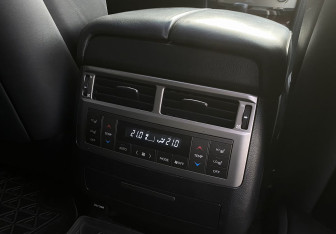 Подержанный автомобиль Lexus LX 2015 года (33 фото)