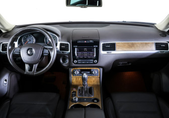 Подержанный автомобиль Volkswagen Touareg 2014 года (13 фото)
