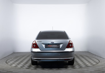 Подержанный автомобиль Ford Mondeo Sedan 2005 года (6 фото)
