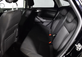 Подержанный автомобиль Ford Focus Hatchback 2016 года (10 фото)