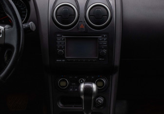 Подержанный автомобиль Nissan Qashqai 2010 года (14 фото)
