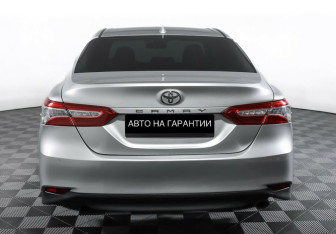 Подержанный автомобиль Toyota Camry Sedan 2018 года (6 фото)