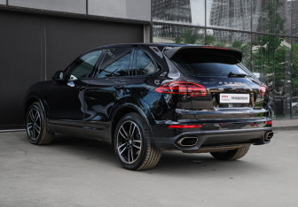 Подержанный автомобиль Porsche Cayenne 2015 года (6 фото)
