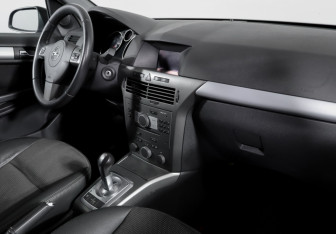 Подержанный автомобиль Opel Astra Hatchback 2006 года (9 фото)