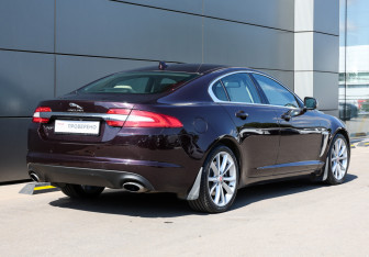 Подержанный автомобиль Jaguar XF Sedan 2014 года (5 фото)