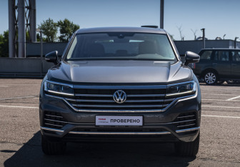 Подержанный автомобиль Volkswagen Touareg 2020 года (2 фото)