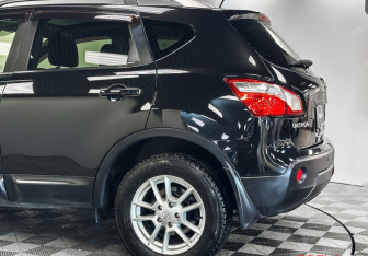 Подержанный автомобиль Nissan Qashqai 2012 года (22 фото)