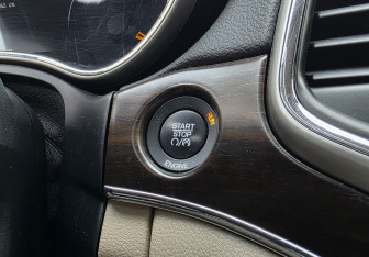 Подержанный автомобиль Jeep Grand Cherokee 2014 года (18 фото)