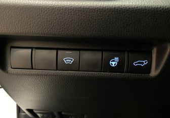 Подержанный автомобиль Toyota RAV4 2021 года (12 фото)