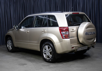Подержанный автомобиль Suzuki Grand Vitara 2011 года (7 фото)