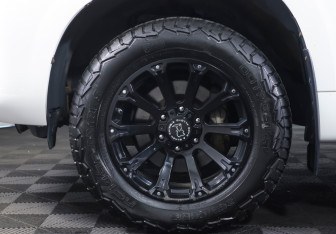 Подержанный автомобиль Toyota Land Cruiser Prado 2019 года (24 фото)