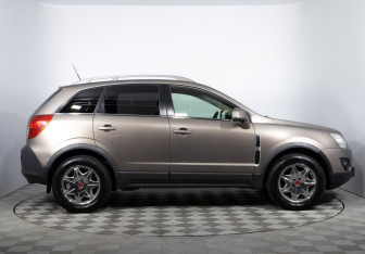 Подержанный автомобиль Opel Antara 2014 года (4 фото)