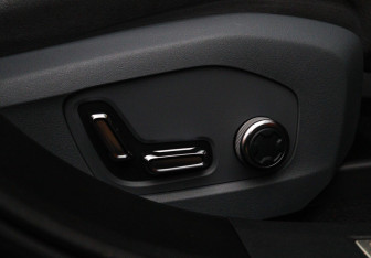 Подержанный автомобиль Zeekr 001 2024 года (11 фото)