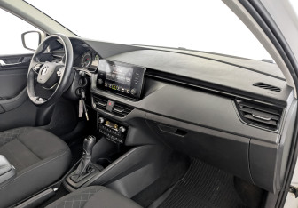 Подержанный автомобиль Skoda Rapid Liftback 2021 года (11 фото)