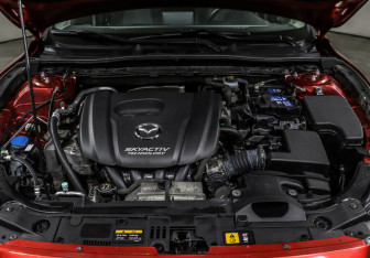 Подержанный автомобиль Mazda 3 Hatchback 2014 года (7 фото)