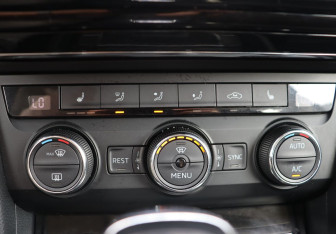 Подержанный автомобиль Skoda Superb Liftback 2015 года (19 фото)