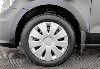 Подержанный автомобиль Volkswagen Polo Sedan 2016 года (18 фото)