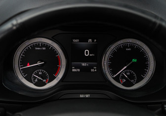 Подержанный автомобиль Skoda Karoq 2020 года (25 фото)