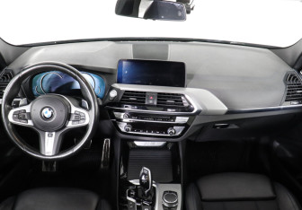 Подержанный автомобиль BMW X3 2019 года (10 фото)