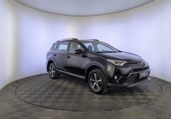 Подержанный автомобиль Toyota RAV4 2018 года (3 фото)