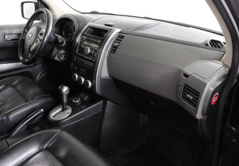 Подержанный автомобиль Nissan X-Trail 2008 года (6 фото)