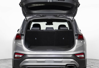Подержанный автомобиль Hyundai Santa Fe 2019 года (16 фото)