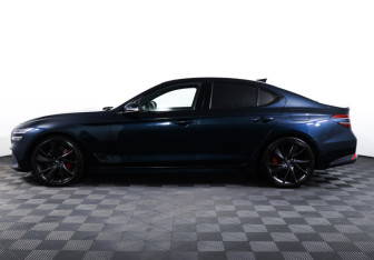 Подержанный автомобиль Genesis G70 2022 года (8 фото)