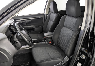 Подержанный автомобиль Mitsubishi Outlander 2019 года (20 фото)