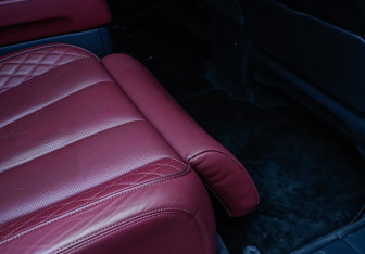 Подержанный автомобиль Hongqi E-HS9 2023 года (12 фото)