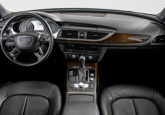 Подержанный автомобиль Audi A6 Sedan 2015 года (11 фото)