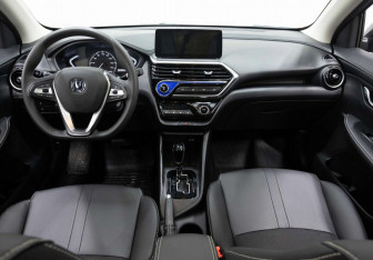 Подержанный автомобиль Changan Alsvin 2023 года (11 фото)