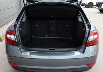 Подержанный автомобиль Skoda Octavia Liftback 2018 года (9 фото)