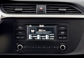 Подержанный автомобиль Kia Rio Hatchback 2021 года (15 фото)