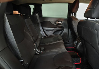 Подержанный автомобиль Jeep Cherokee 2014 года (13 фото)