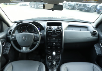 Подержанный автомобиль Renault Duster 2018 года (12 фото)